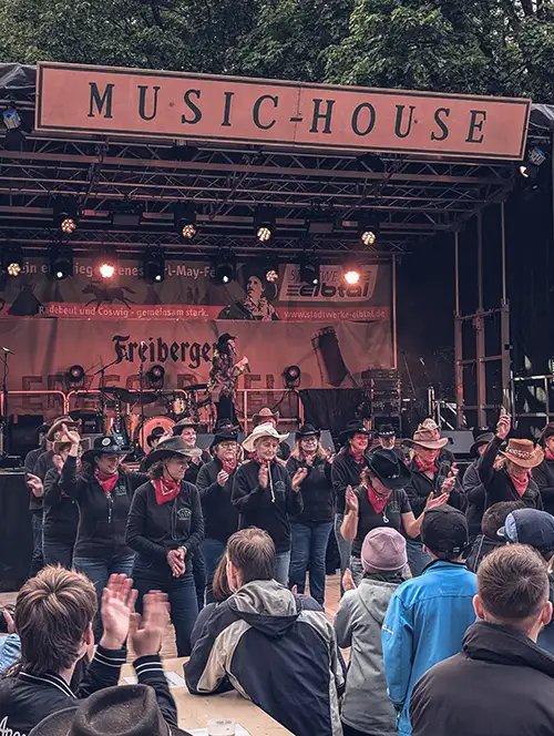 Karl May FestRadebeulHauptbühne mit Eastside Linedancers